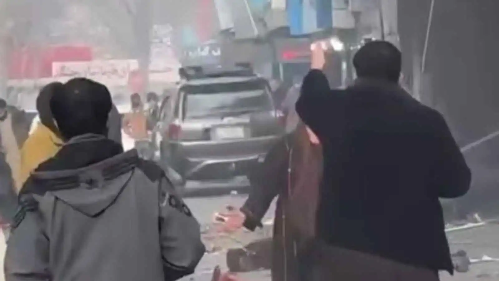 انفجار فندق في كابول يسفر عن سقوط قتلى مدنيين (فيديو)