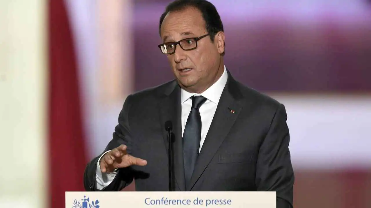 فرانسوا هولاند: ماكرون قليل الخبرة وفشل ليكورنو "كارثة" على فرنسا