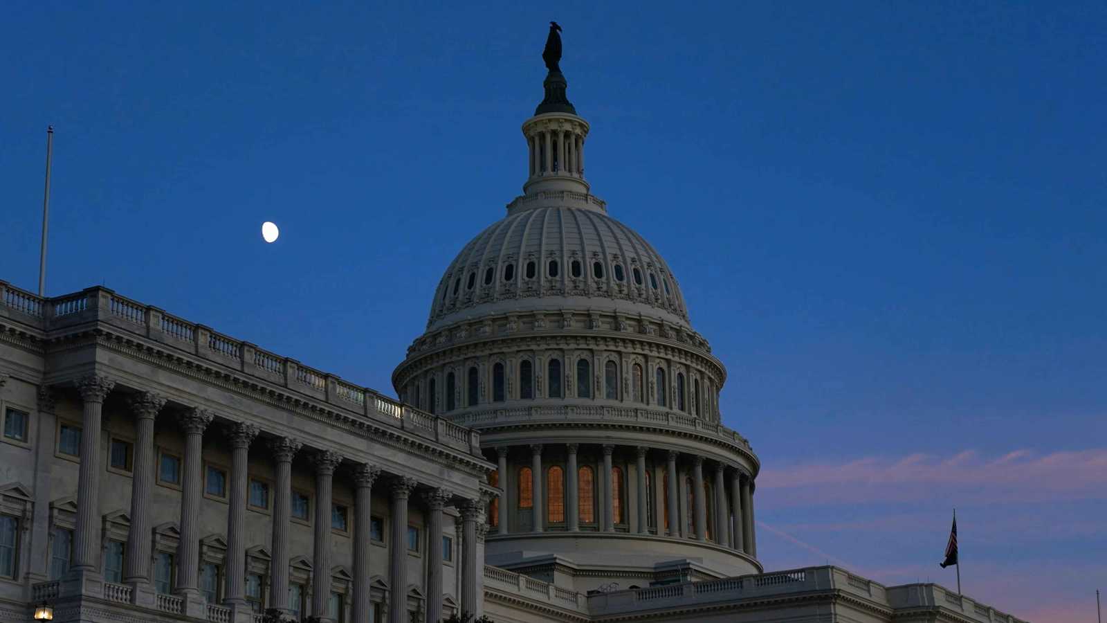 التلغراف: "الإغلاق الأمريكي" ينذر بتأخير تسليم الأسلحة إلى أوكرانيا