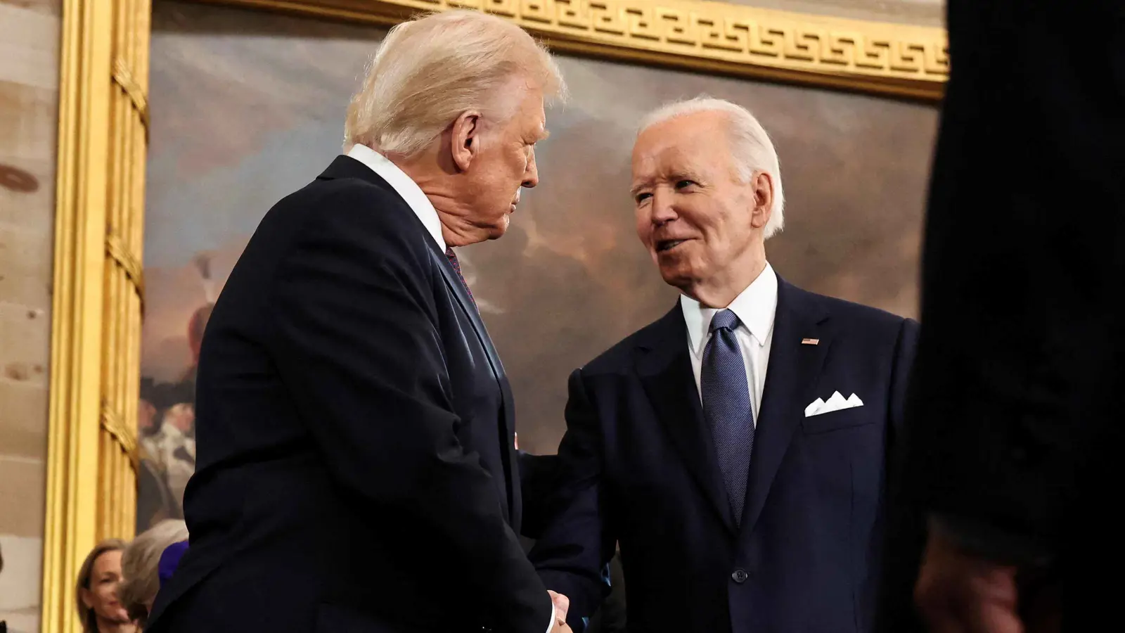 ملمحاً إلى "تستر متعمد".. ترامب ينتقد إخفاء إصابة بايدن بالسرطان