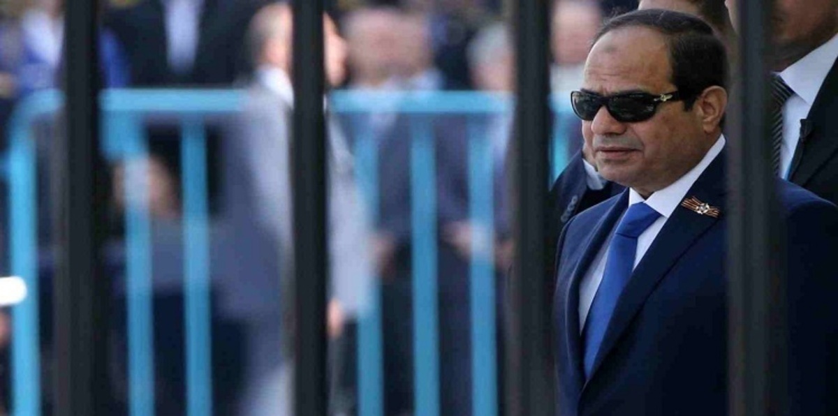 السيسي يدرس العفو عن معتقلين ويطالب بتعديل قانون التظاهر