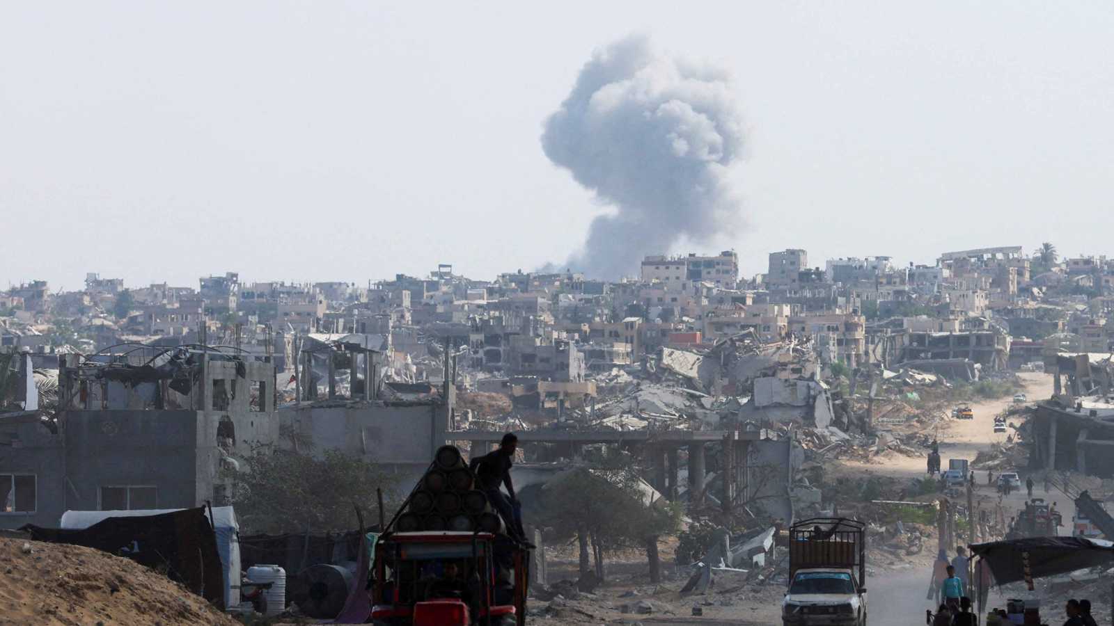 إسرائيل تكثف قصف مناطق "الخط الأصفر" جنوب وشمال غزة (فيديو وصور)