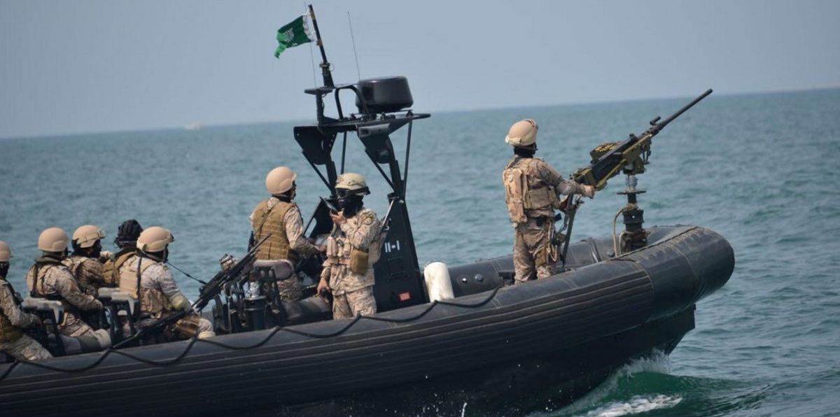 التحالف العربي يحذر من سفينة إيرانية في باب المندب