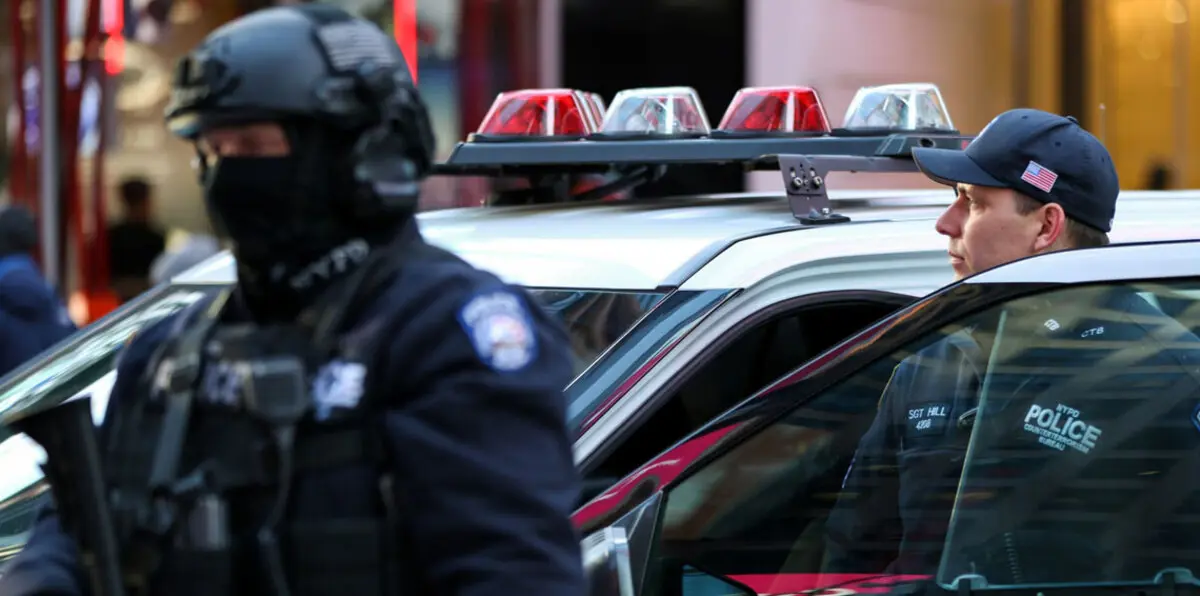 مقتل مشتبه فيه وإصابة 3 من الشرطة بإطلاق نار بمدينة كانساس الأمريكية