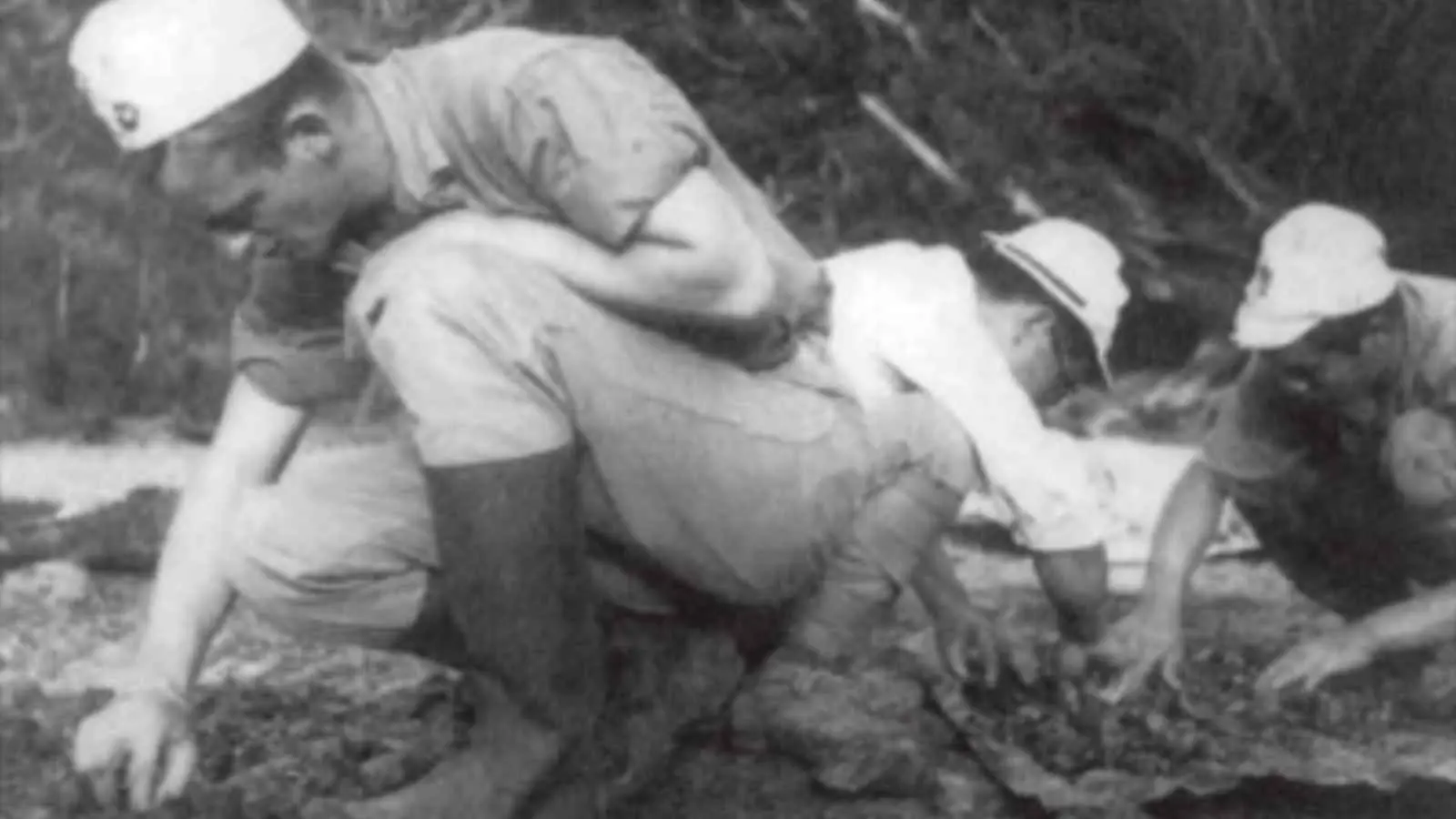 قصة ضابط نجا من آكلي لحوم البشر وأصبح رئيس دولة عظمى