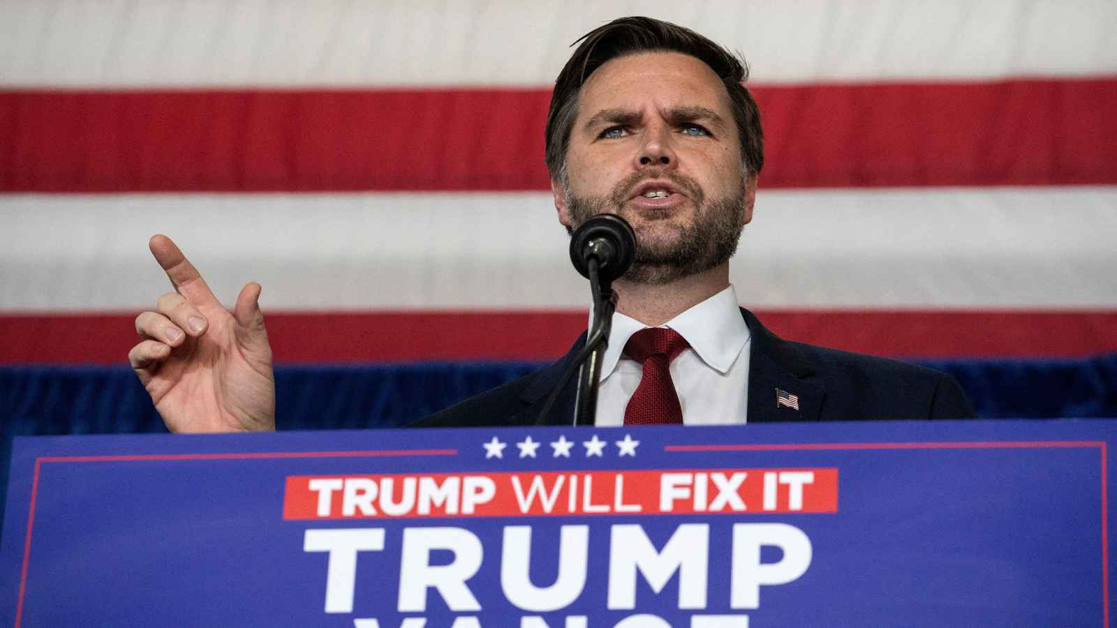 فانس: سنفوز ونضع اسم هاريس على "سلة المهملات"