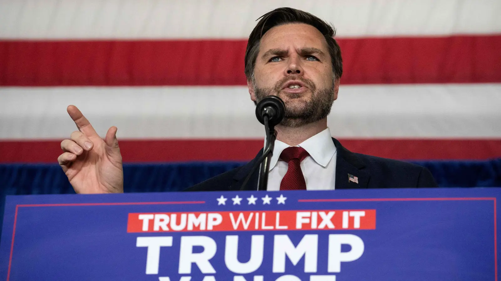 فانس: سنفوز ونضع اسم هاريس على "سلة المهملات"