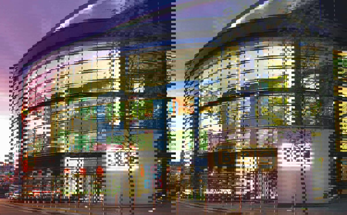 سوريا تلغي اعتماد "بي بي سي".. والقناة تعلّق