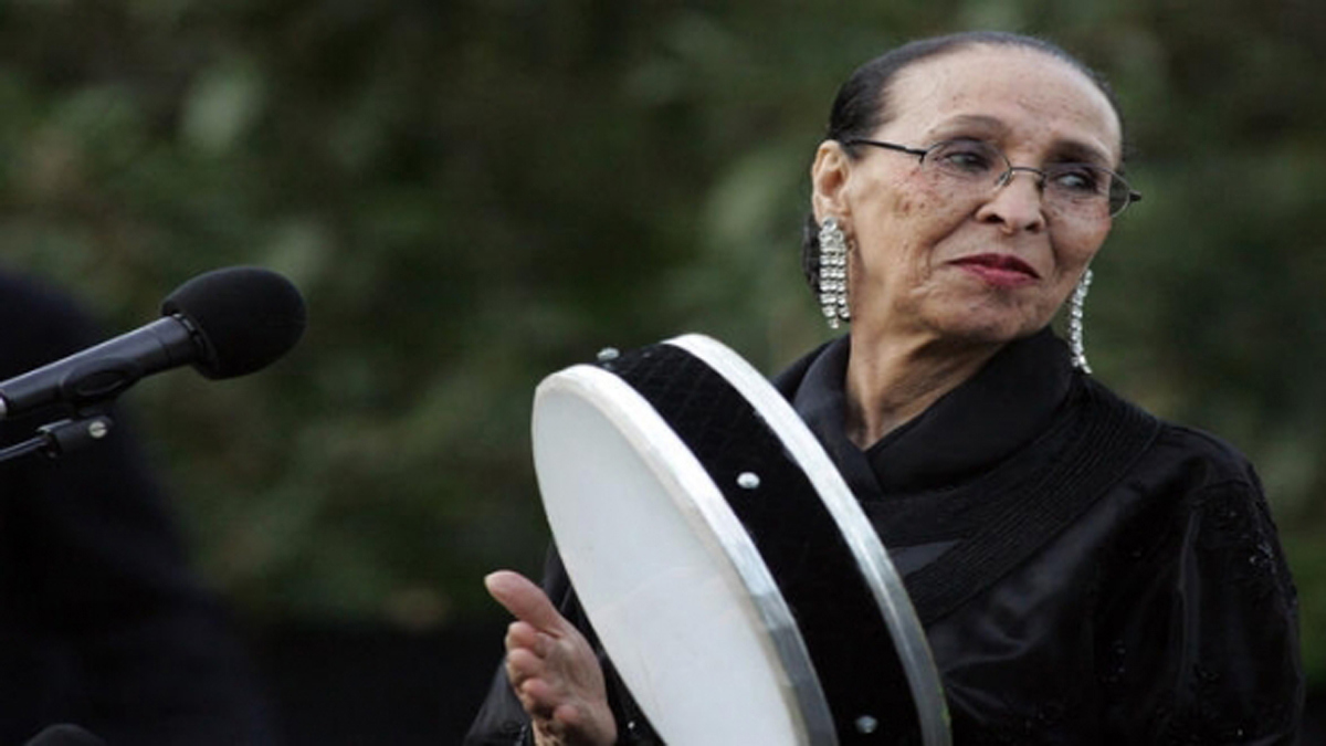 الحاجة الحمداوية أشهر مطربة شعبية في المغرب تعتزل الغناء