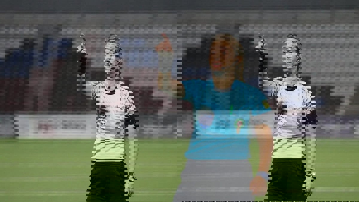 بشرى كربوبي أول امرأة تدير نهائي كأس العرش المغربي بين الجيش الملكي والتطواني