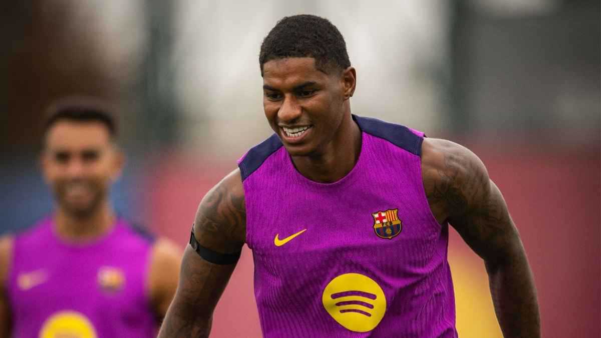 أهداف صاروخية.. راشفورد يبهر فليك في تدريب برشلونة (فيديو)