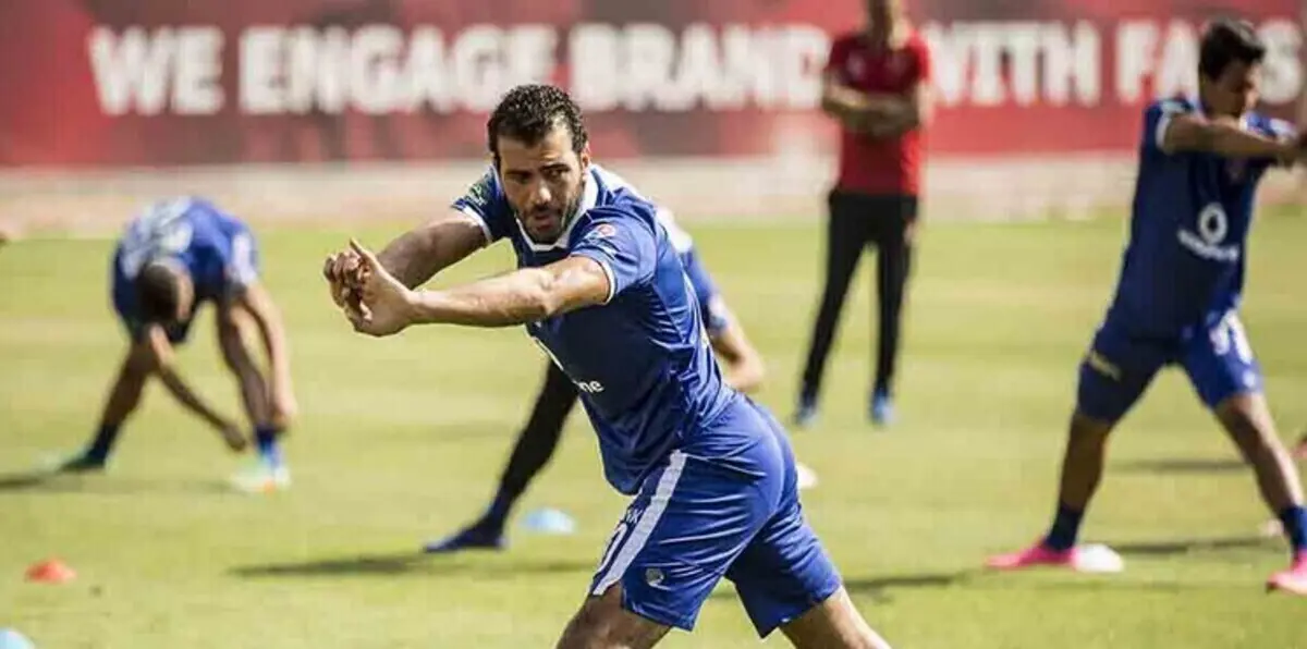 مشاجرة بين حسام البدري وعماد متعب في مران الأهلي المصري