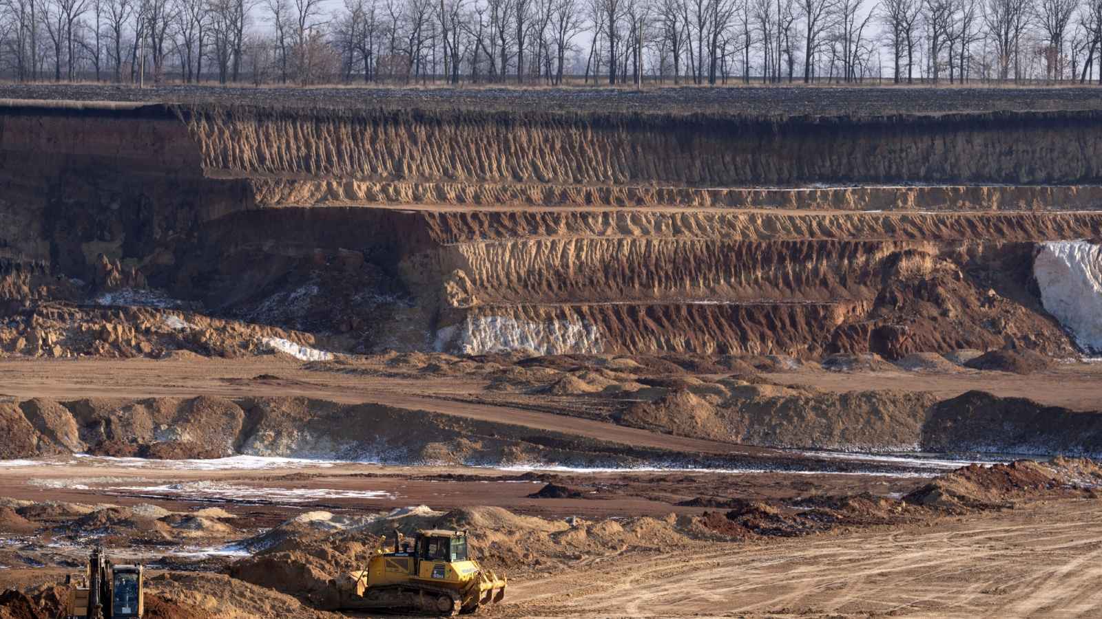 سوق تسيطر عليها الصين.. كيف تخطط روسيا لتطوير المعادن الأرضية النادرة؟