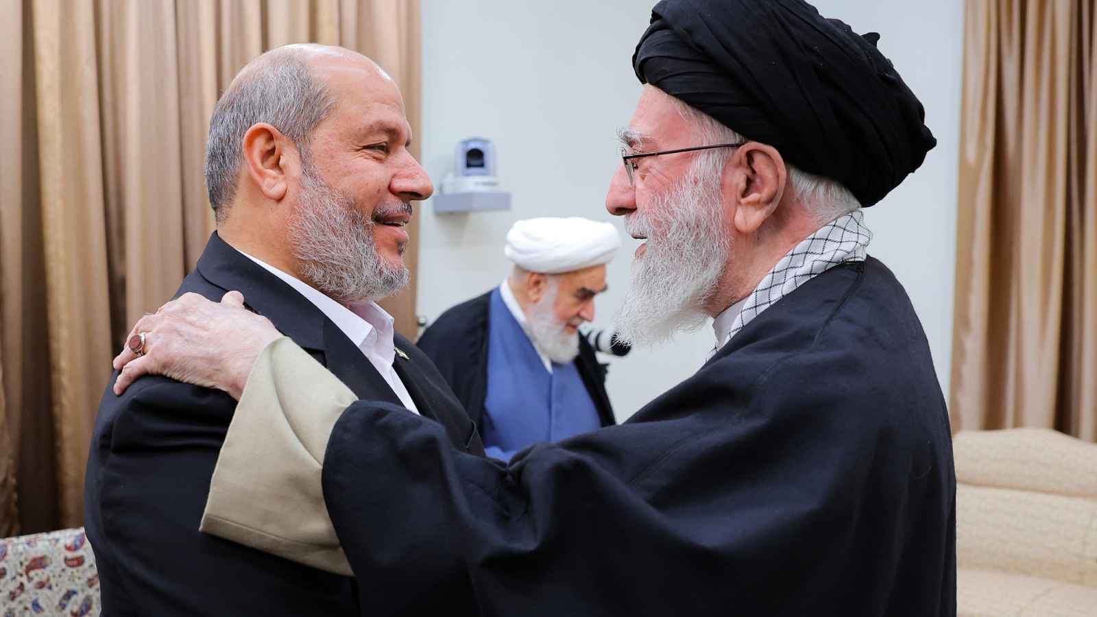خامنئي يلتقي قادة حماس في طهران ويؤكد "استمرار دعم" الحركة