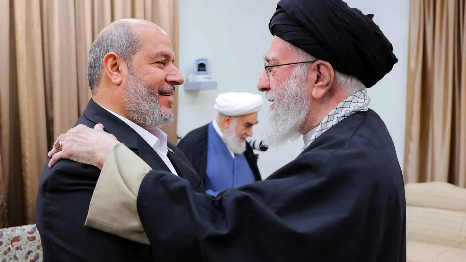 خامنئي يلتقي قادة حماس في طهران ويؤكد "استمرار دعم" الحركة