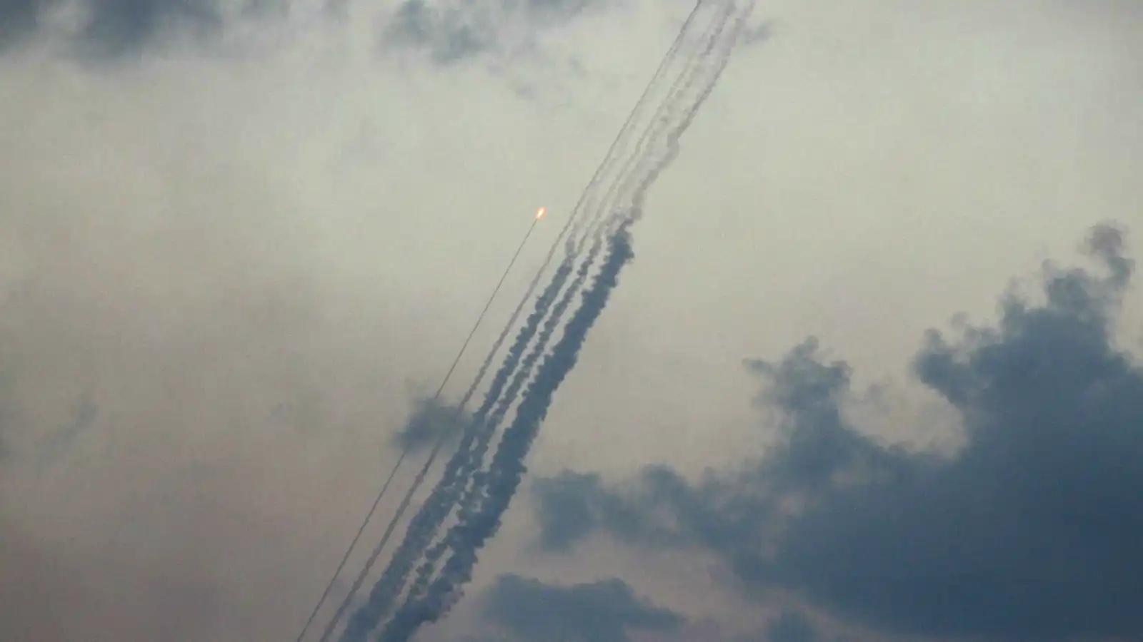 "حزب الله" يطلق صاروخًا بعيد المدى باتجاه شمال إسرائيل