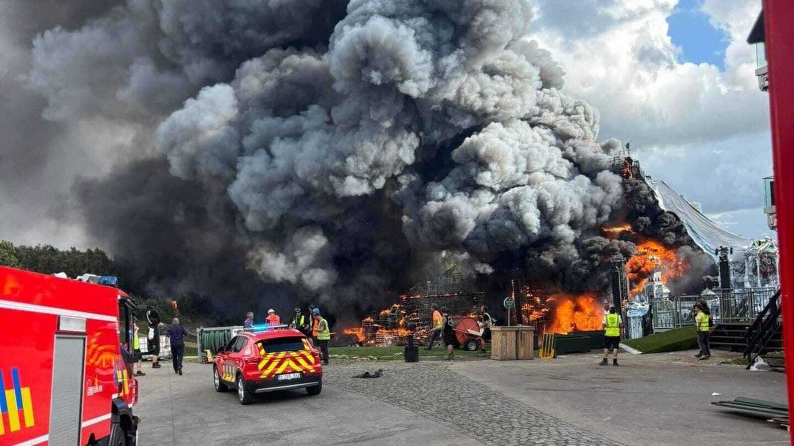 بلجيكا.. حريق يدمّر المسرح الرئيسي لمهرجان "تومورولاند"