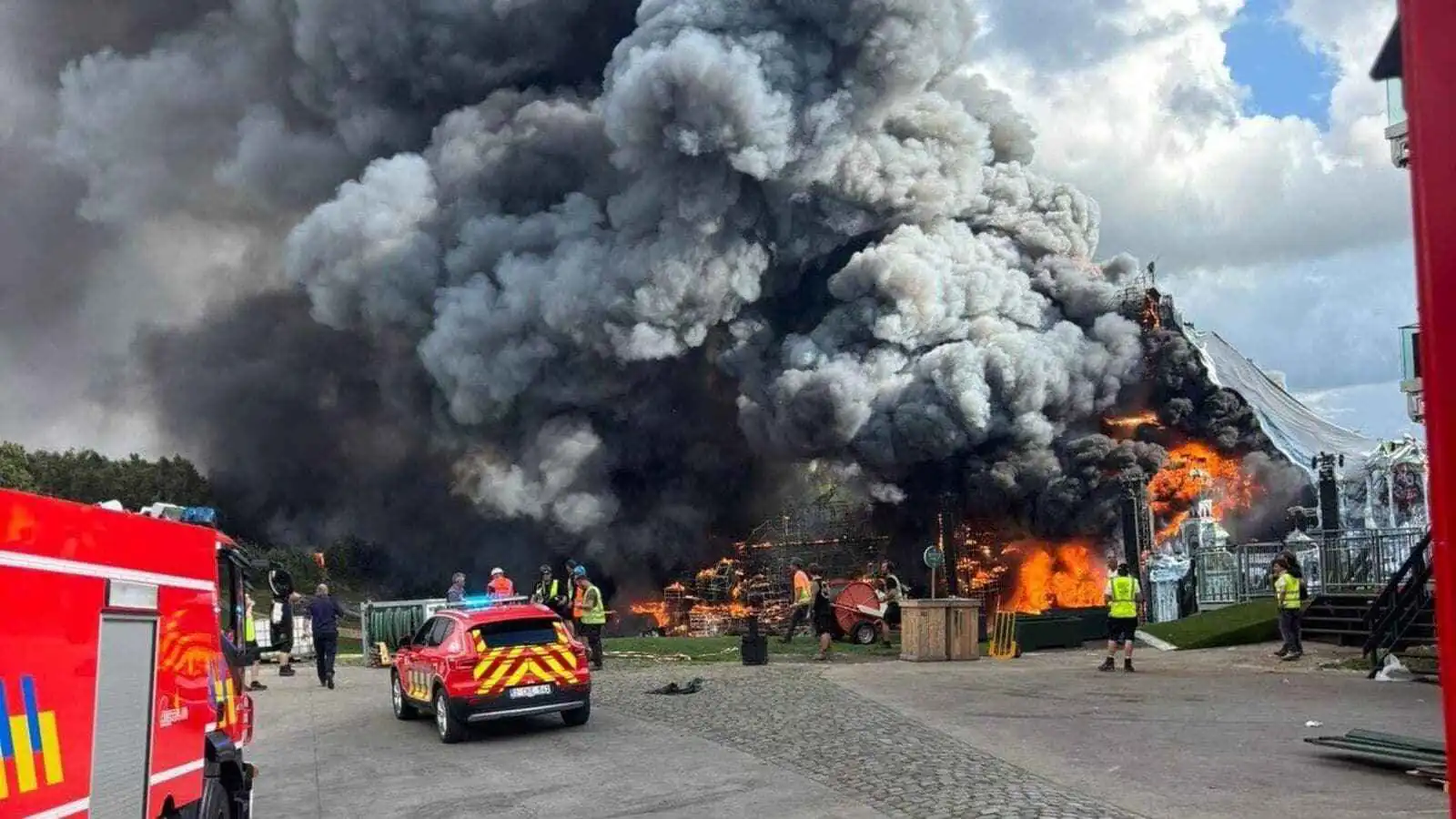 بلجيكا.. حريق يدمّر المسرح الرئيسي لمهرجان "تومورولاند"