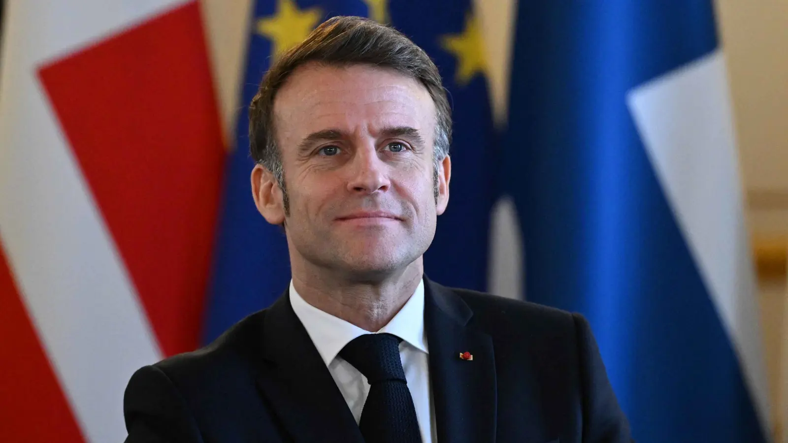 ماكرون يرحب بنية زيلينسكي "استئناف الحوار" مع ترامب