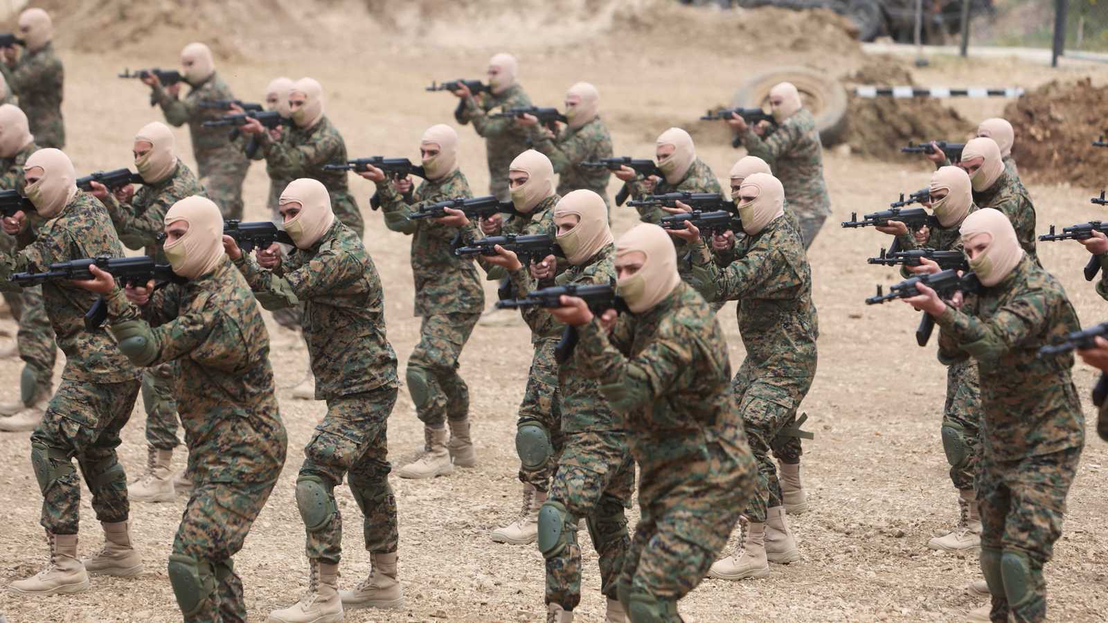 عبر مشاريع مدنية.. "الحرس الثوري" يعيد بناء قدرات حزب الله العسكرية