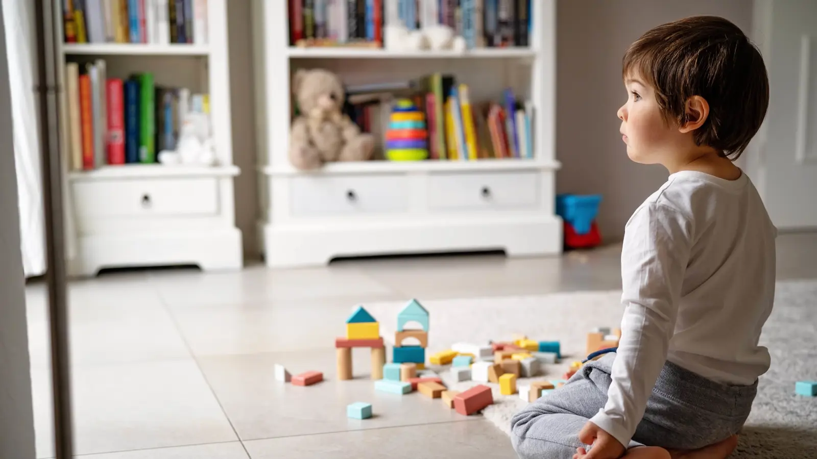 كيف تؤثر البيئة الأسرية على التطور الاجتماعي للطفل؟