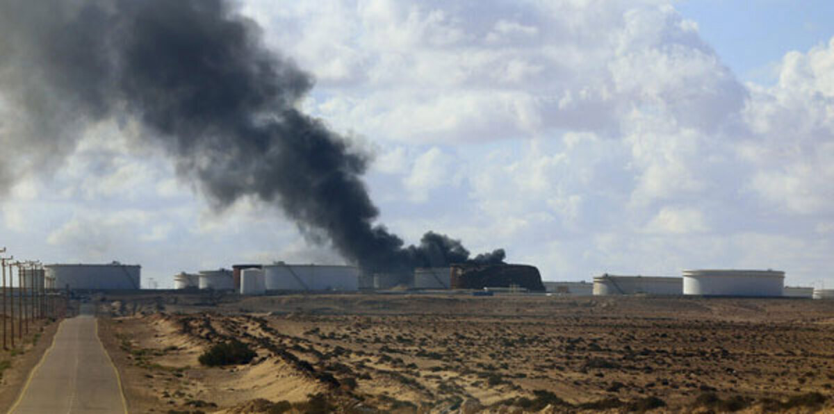 ليبيا.. داعش يهاجم ميناء السدرة النفطي لليوم الثاني