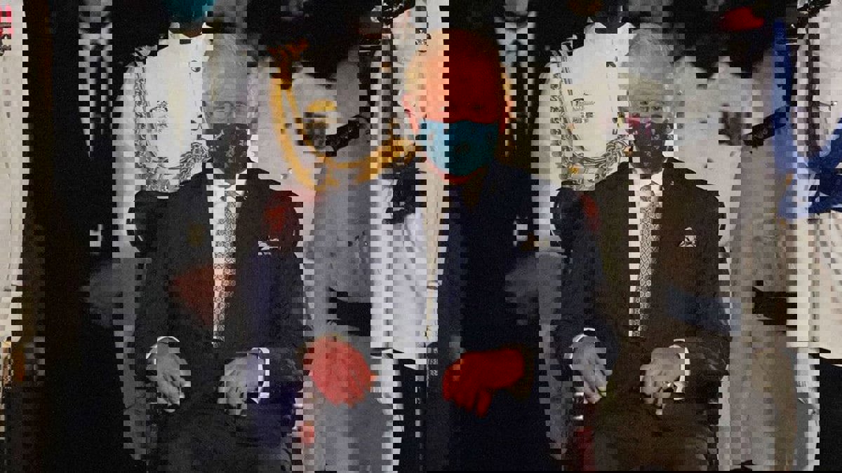 الأمير تشارلز يغفو خلال حفل استقلال باربادوس (فيديو)