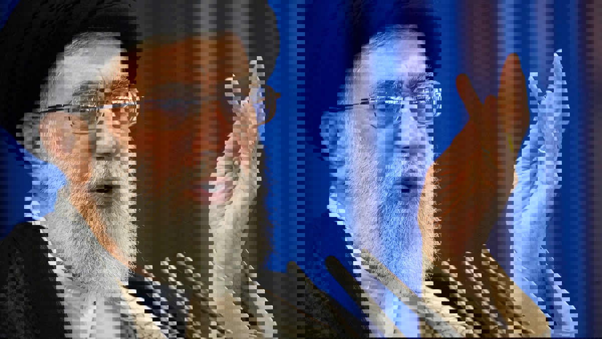 خامنئي يحمّل الثورة المضادة والأعداء مسؤولية "التخريب"