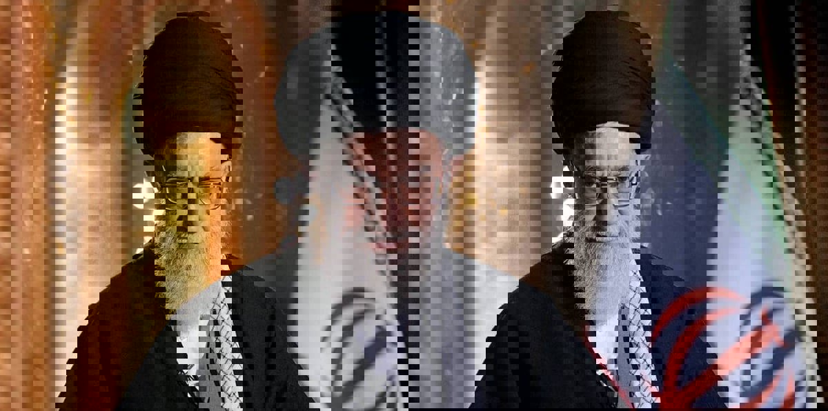 خامنئي يهدد بفصل موظفي مكتبه في حال اختيارهم زوجة ثانية