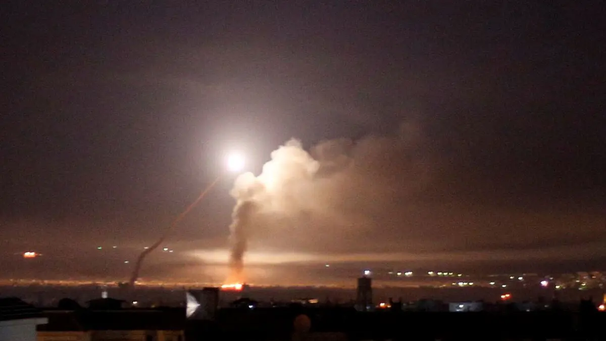 المرصد: 11 قتيلاً من القوات الإيرانية ومليشياتها والجيش الحكومي في الغارة الإسرائيلية على سوريا