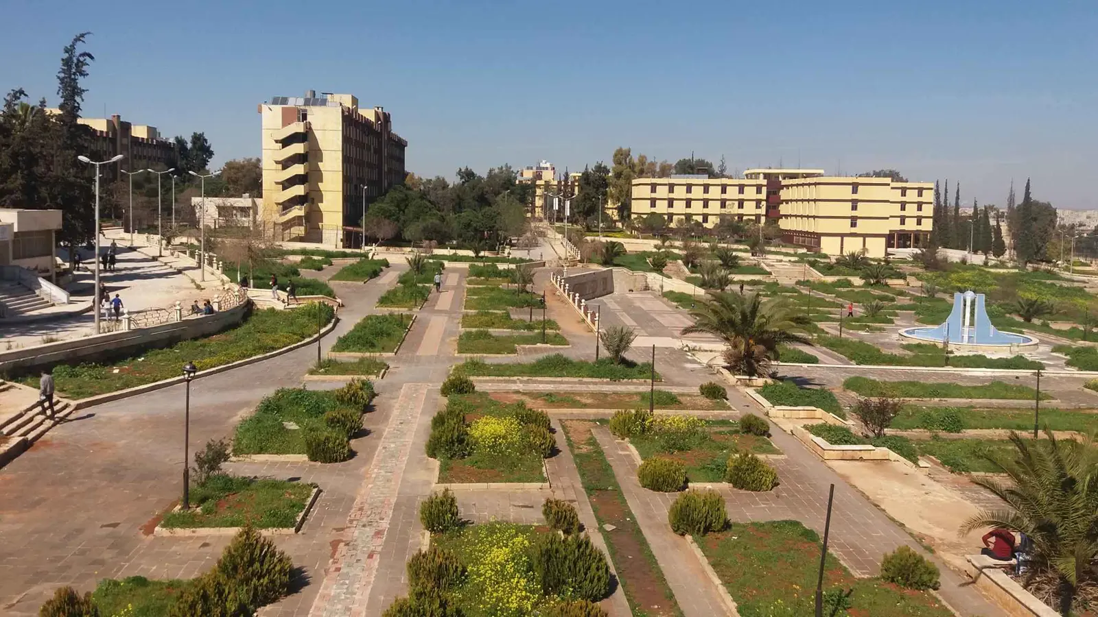 الفصائل المسلحة تقصف السكن الجامعي في حلب (فيديو)
