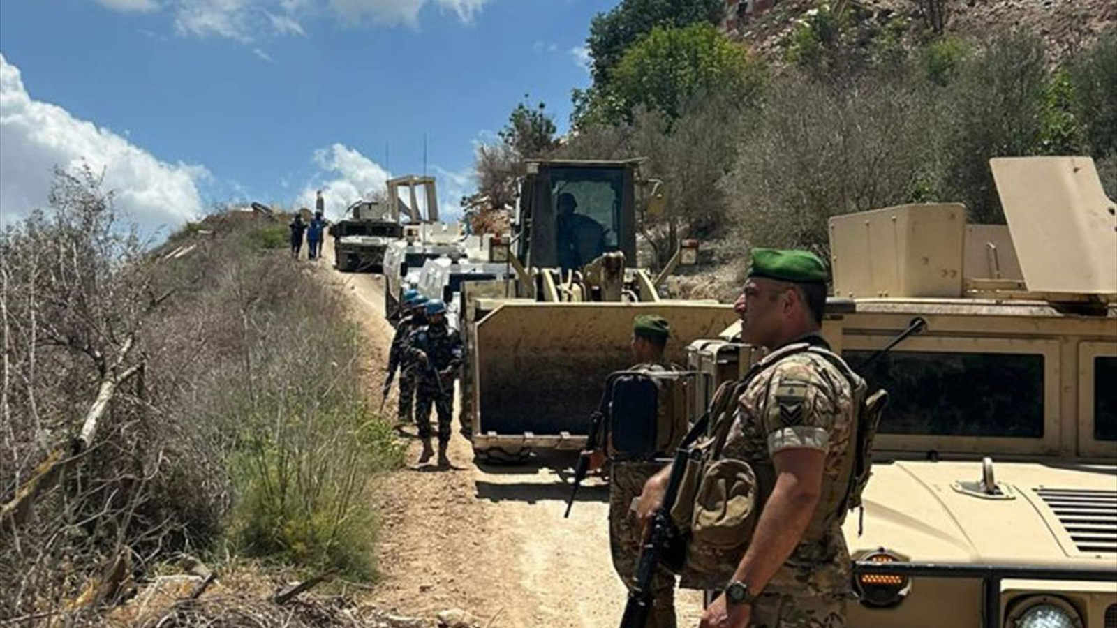 الجيش اللبناني يضبط جهاز تجسس مموها في مرجعيون (صور)