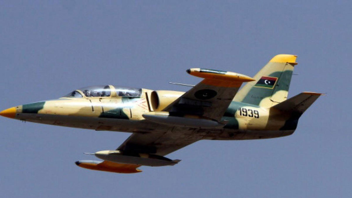 الجيش الليبي يعلن شن غارات على مواقع للميليشيات في طرابلس وسرت