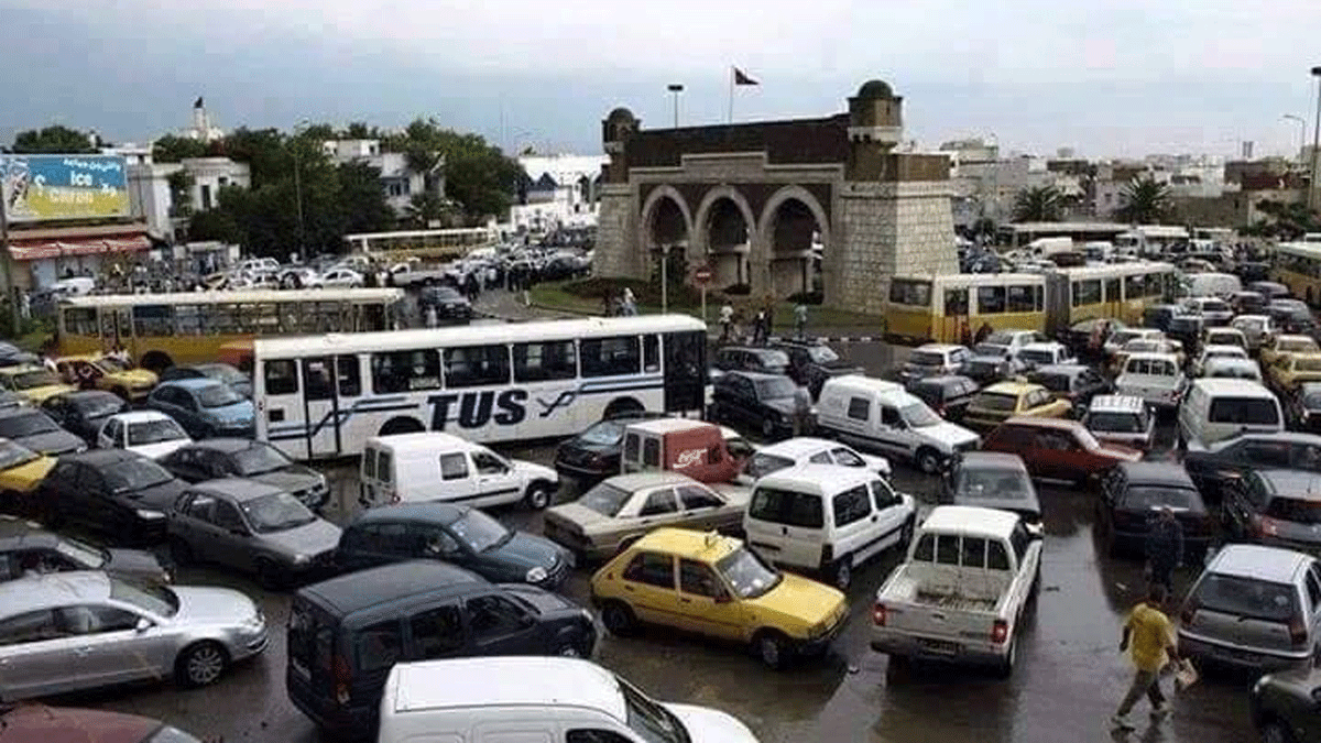 احتجاجات وإغلاق طرق في تونس رفضًا لرفع أسعار المحروقات (صور)