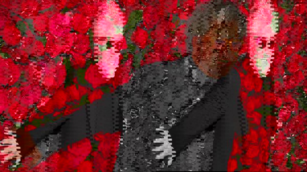 البندقية السينمائي يمنح ألمودوبار جائزة الأسد الذهبي عن مجمل أعماله