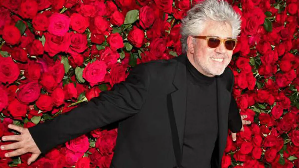 البندقية السينمائي يمنح ألمودوبار جائزة الأسد الذهبي عن مجمل أعماله