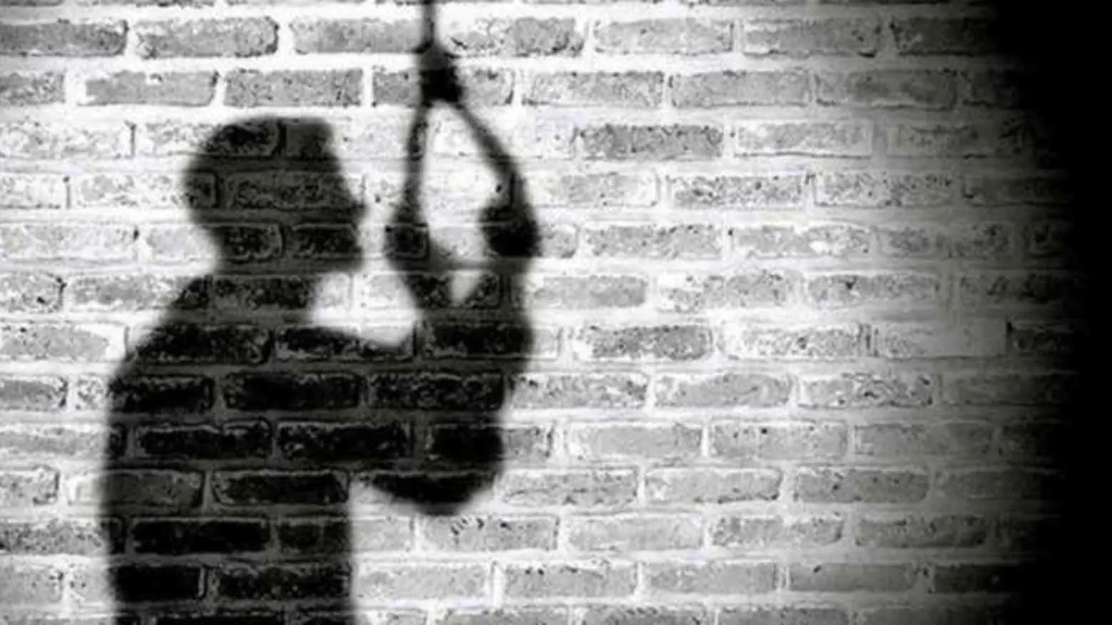 بعد أن قتل زوجته.. مصري يُنهي حياته في بث مباشر