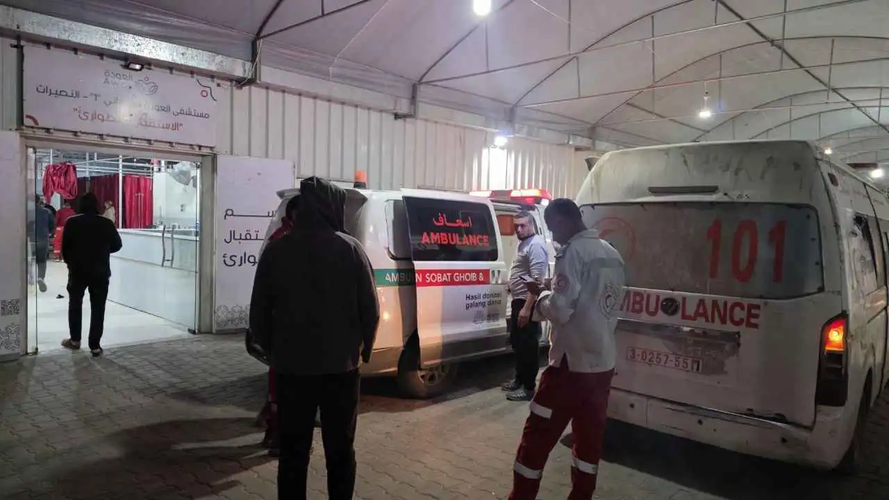 مقتل 10 فلسطينيين على الأقل بغارة على مخيم البريج