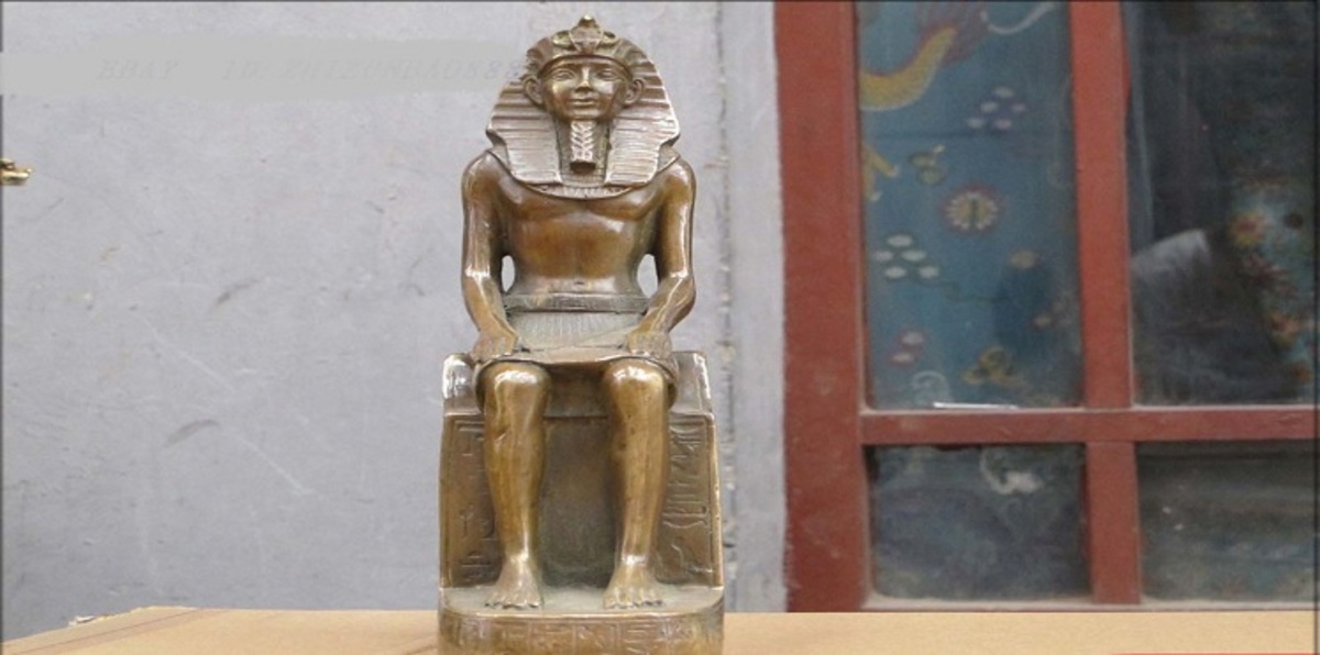 النحت التقليدي.. تقليد ساخر للحضارة المصرية