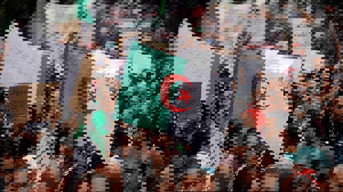 وسط إضراب عام في الجزائر.. وزراء يعلقون نشاطات رسمية بشكل مفاجئ