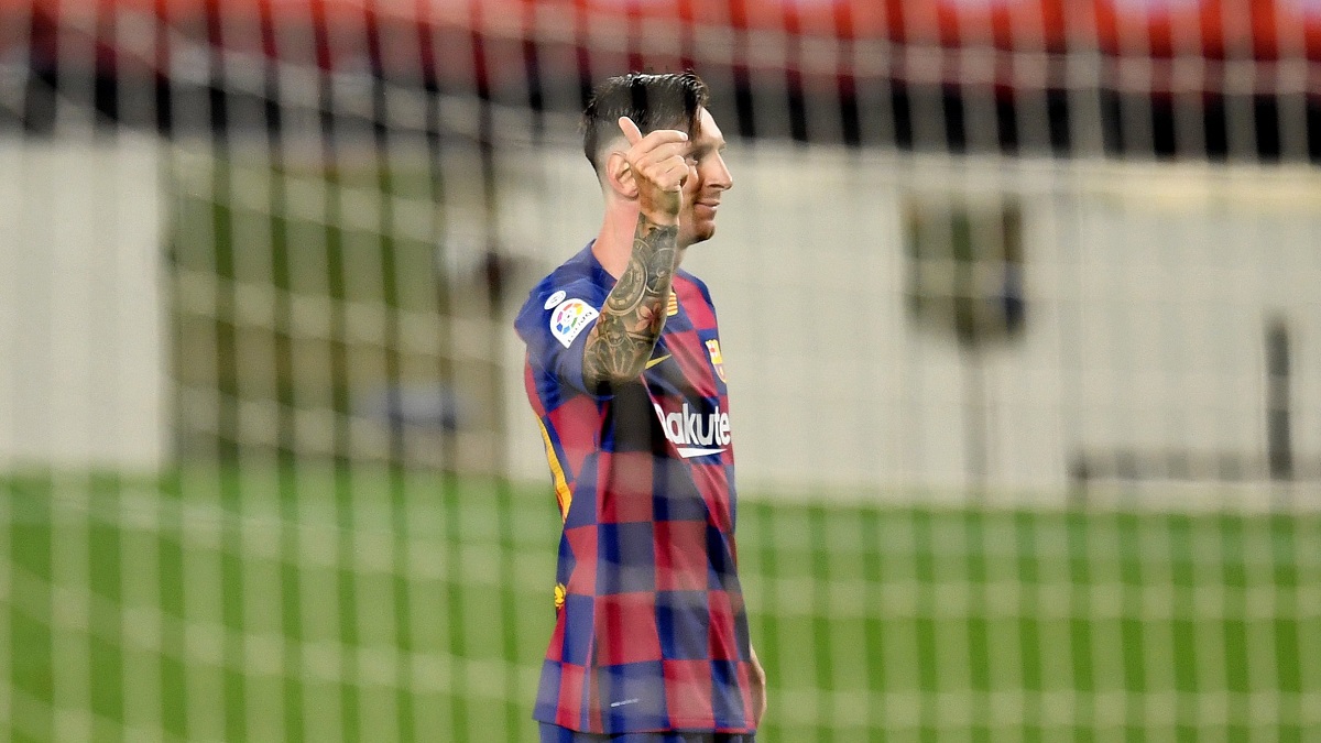 احتفال مميز من ميسي بالهدف 700‎ (شاهد)