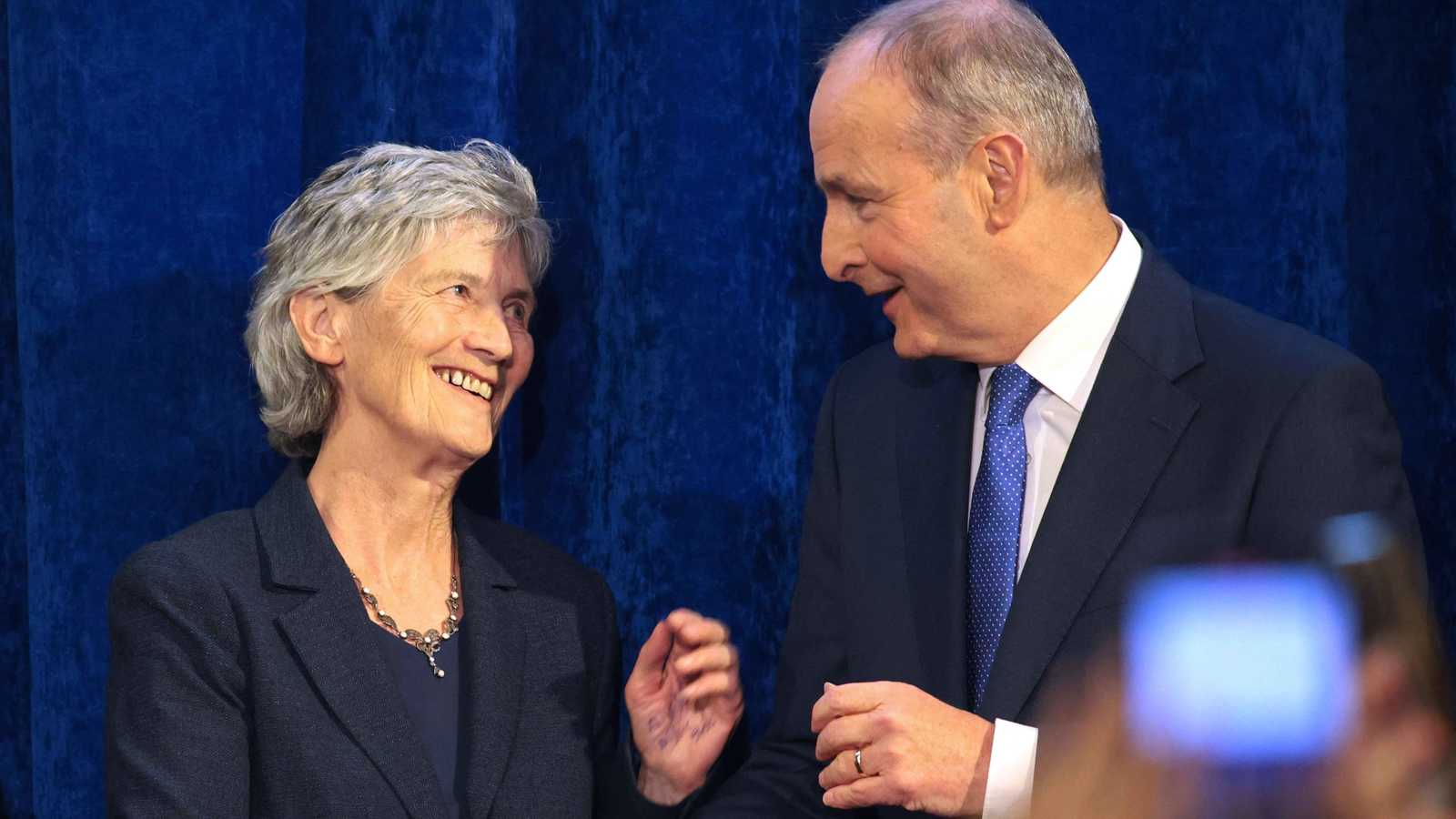 اليسارية المستقلة كونولي تفوز برئاسة أيرلندا بأغلبية ساحقة