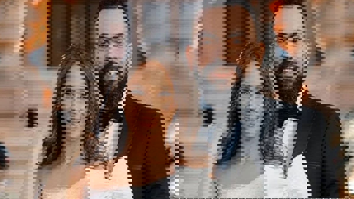 الإعلامي المصري خالد عليش وزوجته في العزل المنزلي احترازا من "أوميكرون"