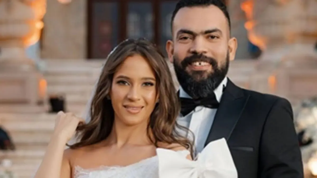 الإعلامي المصري خالد عليش وزوجته في العزل المنزلي احترازا من "أوميكرون"