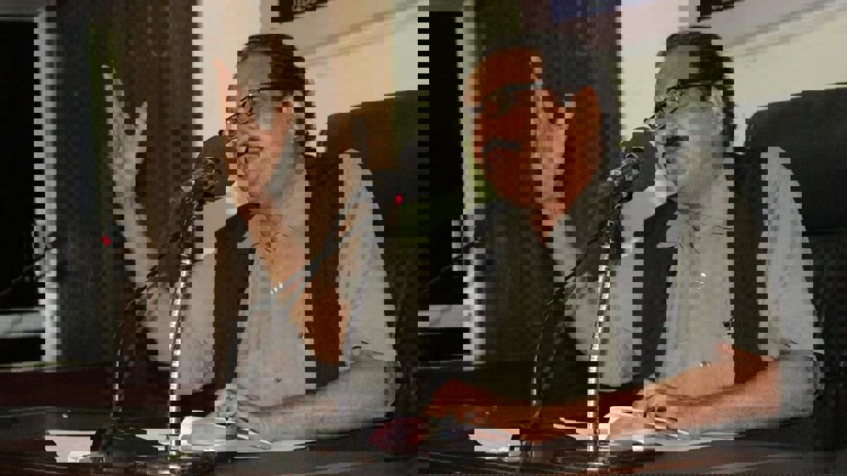 محمد نجيب محمد علي: قصيدة التفعيلة تحتمل فوضى العالم