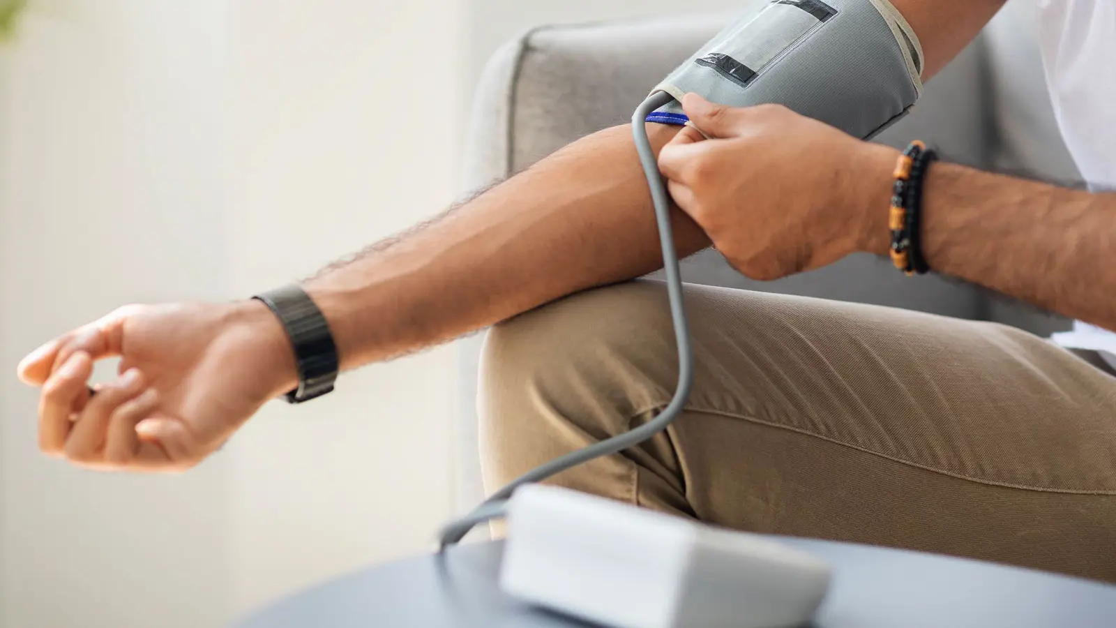 صباحاً أم مساءً؟.. إليك الوقت المناسب لقياس ضغط الدم