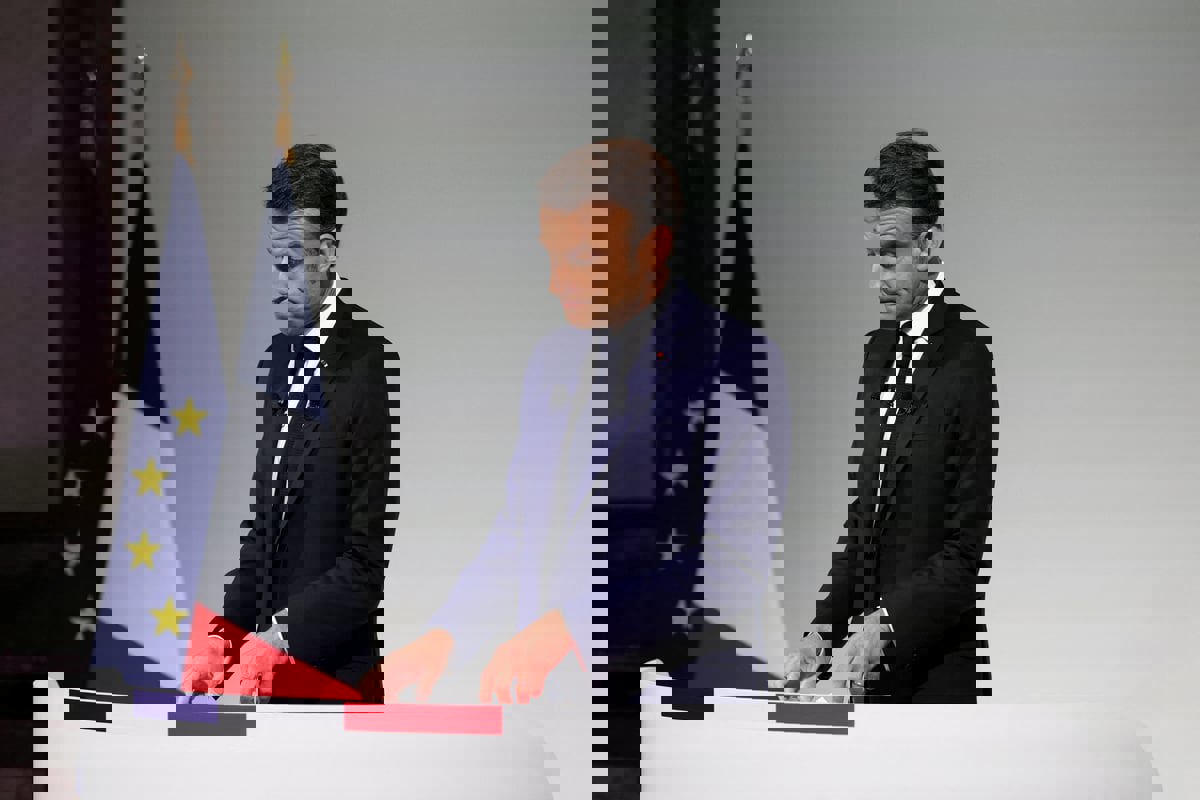 بعد صعود اليمين المتطرف.. ماكرون يحذر من مرحلة "خطيرة جدا" في فرنسا