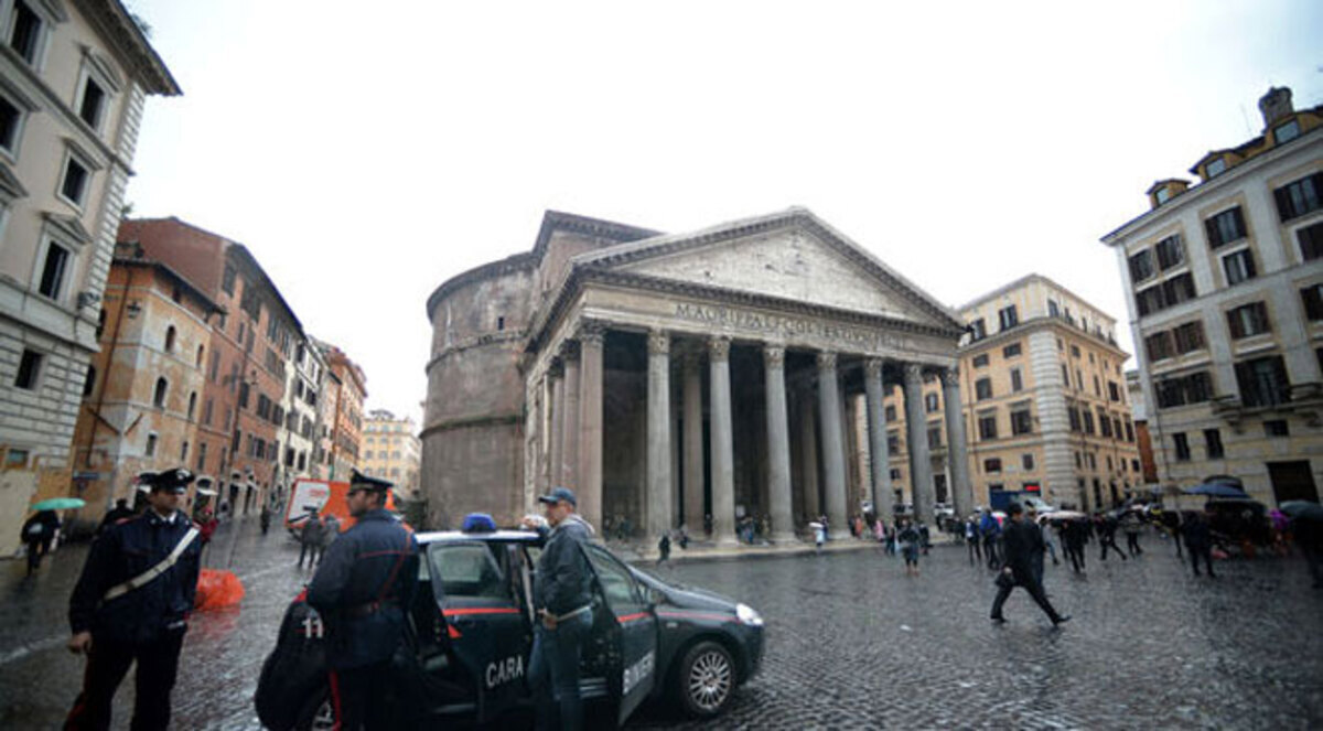 انفجار قرب كنيسة في روما يزورها هولاند