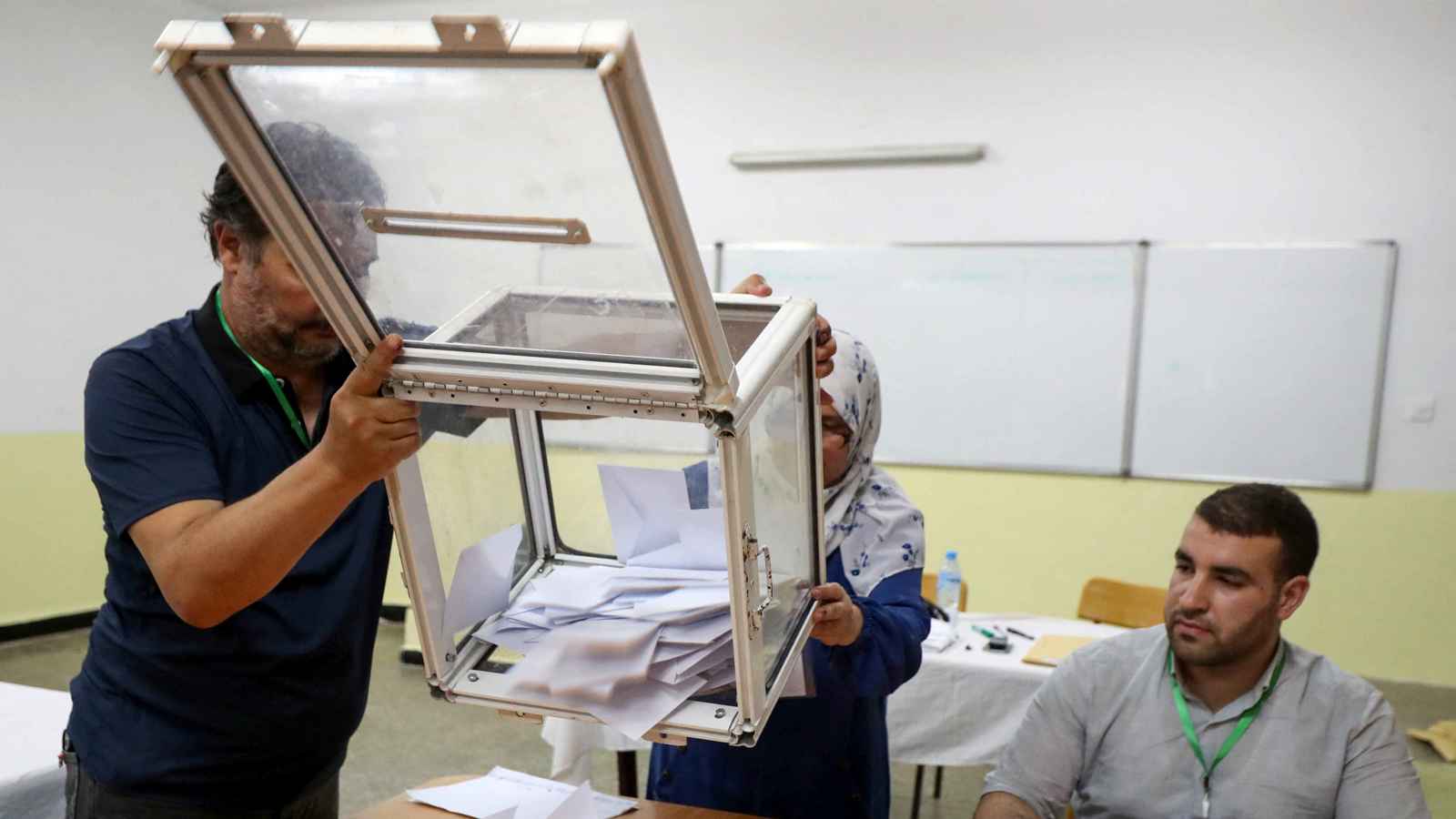 الانتخابات الجزائرية.. الفيضانات تعرقل إعلان النتائج وسط انتقادات لاذعة