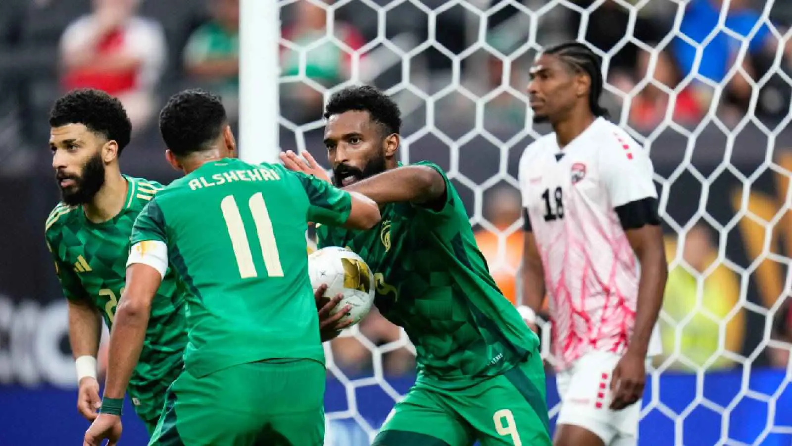 المنتخب السعودي يتأهل إلى ربع نهائي الكأس الذهبية (فيديو)